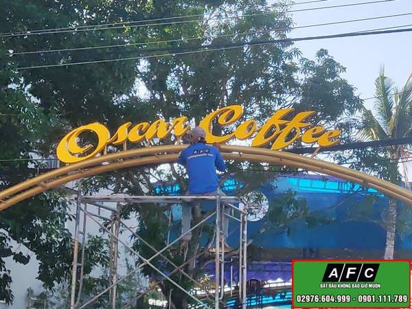 Thi công bảng hiệu quảng cáo Oscar Coffee tại Phú Quốc